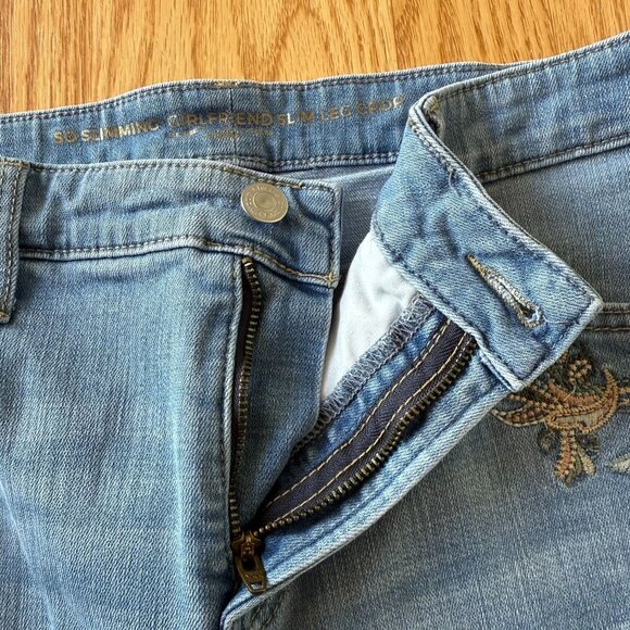So Slimming Girlfriend Jeans Size 10 Embroidered Slim Leg Crop Light Wash Blue - Picture 4 of 16
